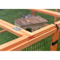 TRIXIE natura Freilaufgehege mit Abdeckung, Holz, braun | 174 x 48 x 109 cm